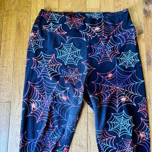 NO BOUNDARIES MULTICOLORED SPIDERWEB LEGGINGS SIZE LARGE - Picture 3 of 4